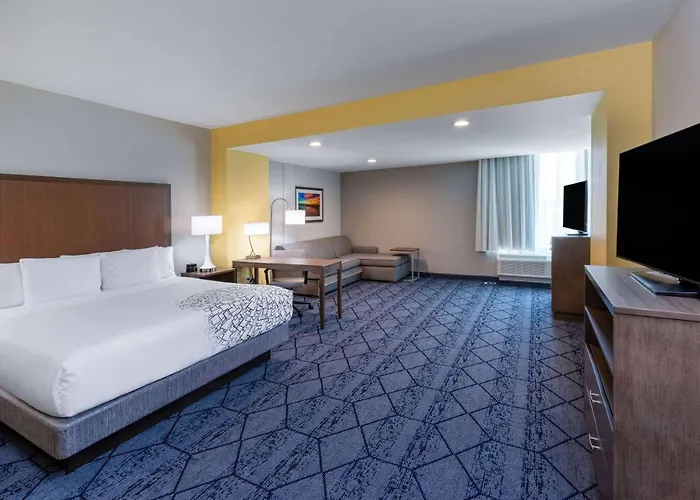 Hotel La Quinta & By Wyndham Near Kalahari 3*