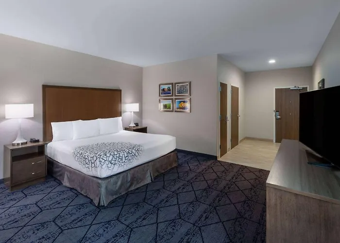 La Quinta & By Wyndham Near Kalahari 3*