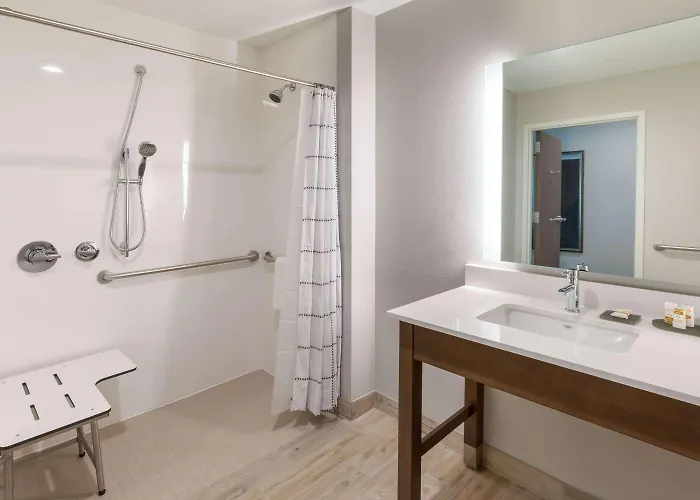 La Quinta & By Wyndham Near Kalahari Hotel Round Rock