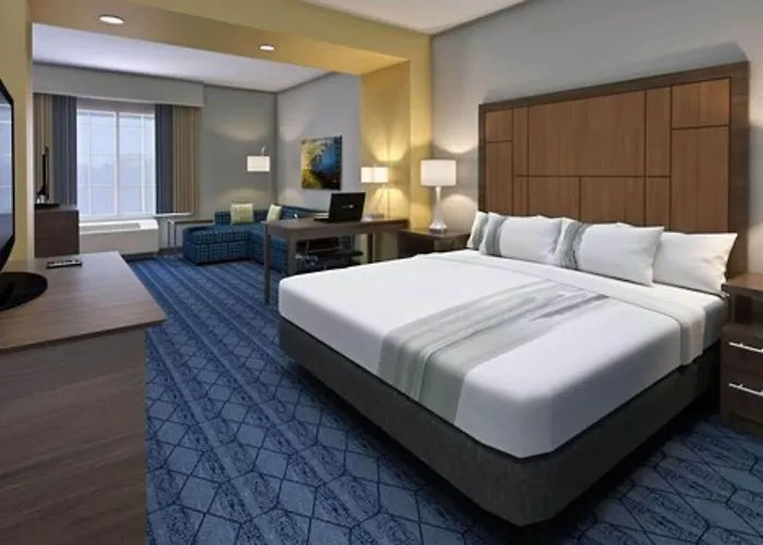 La Quinta & By Wyndham Near Kalahari Hotel 3*