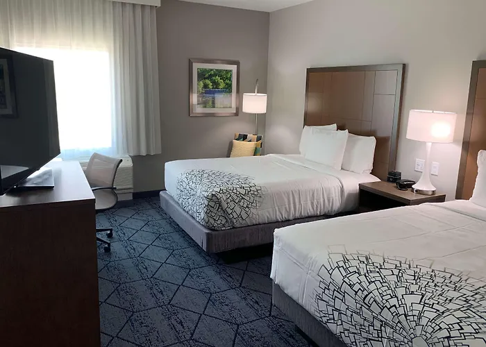 La Quinta & By Wyndham Near Kalahari Hotel 3*
